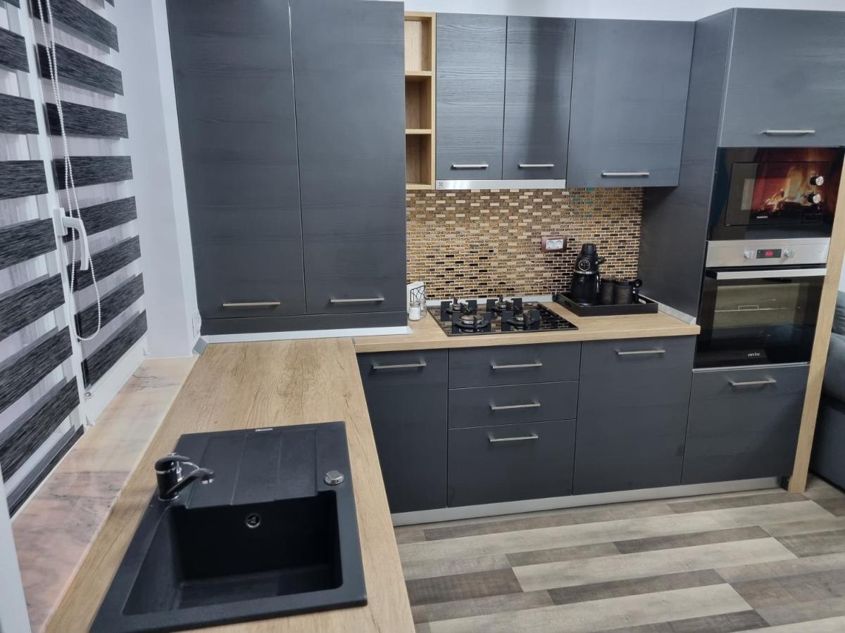 Luxury Apartments Бакэу Экстерьер фото