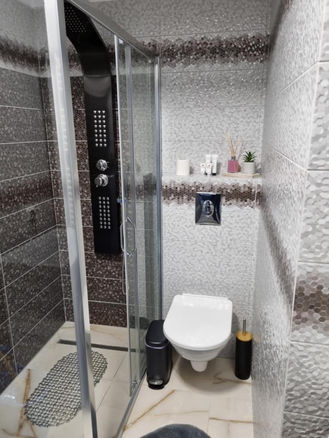 Luxury Apartments Бакэу Экстерьер фото