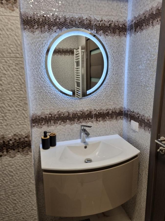 Luxury Apartments Бакэу Экстерьер фото