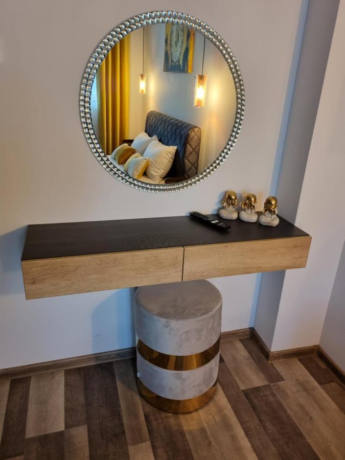 Luxury Apartments Бакэу Экстерьер фото
