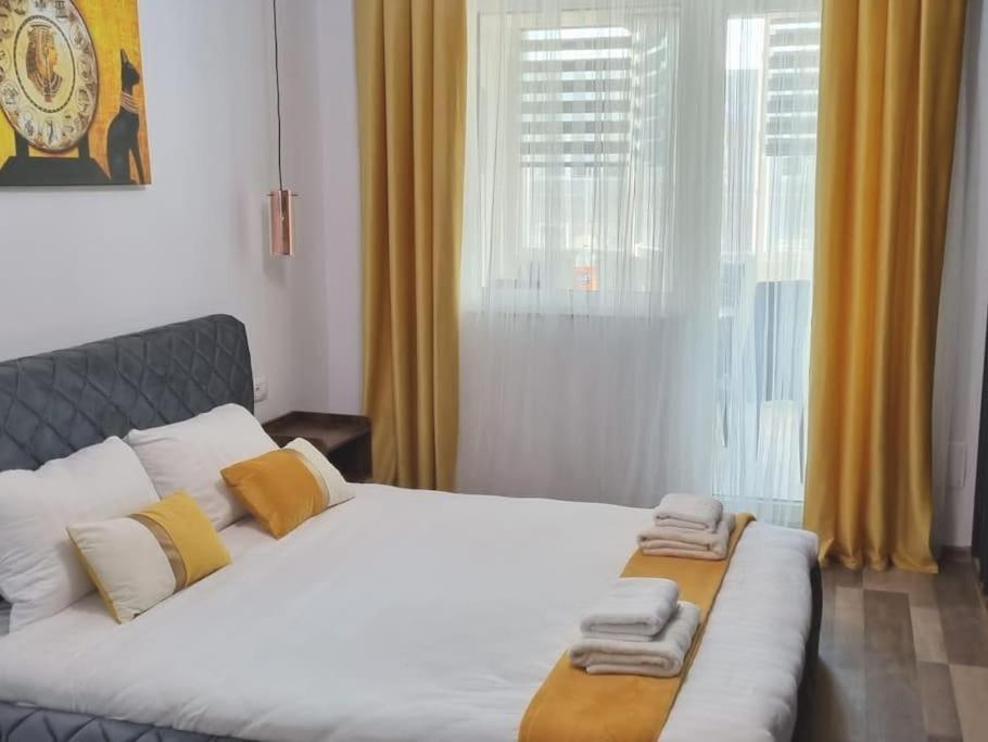 Luxury Apartments Бакэу Экстерьер фото