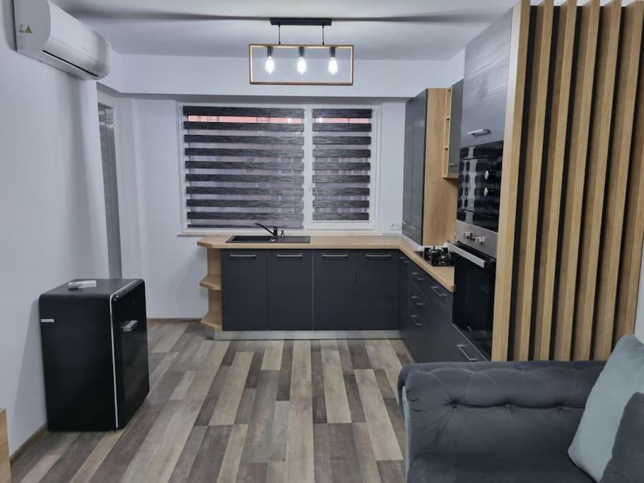 Luxury Apartments Бакэу Экстерьер фото